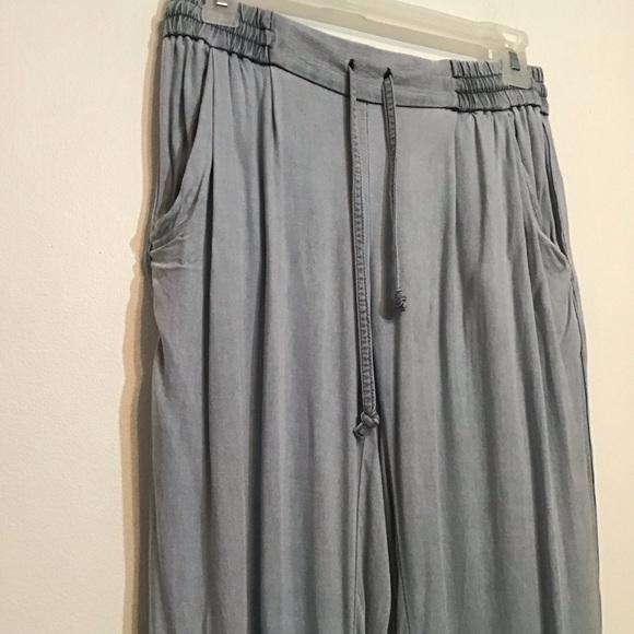 Aritzia Azure Skies Los Feliz Joggers Drawstring joggers with pockets - Picture 5 of 5